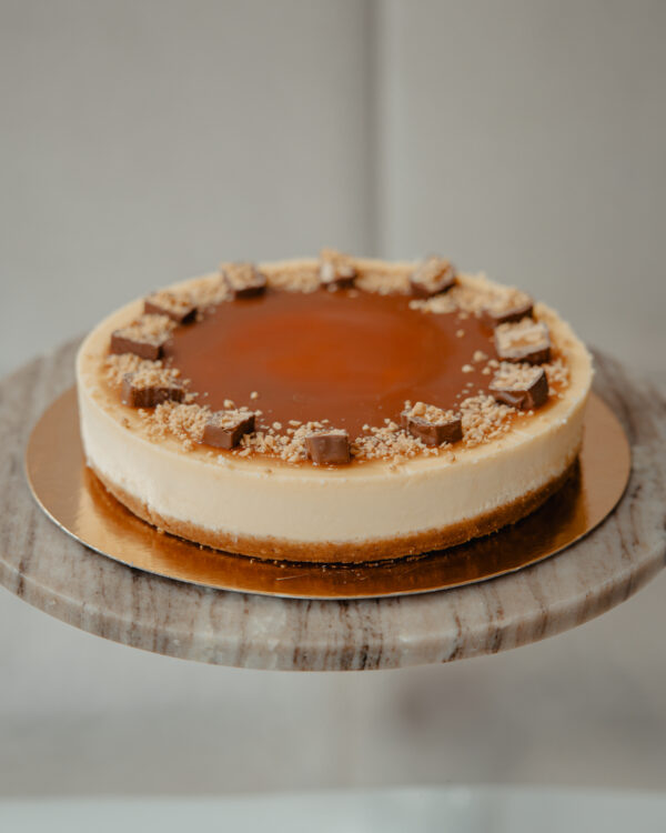 Snickers cheesecake